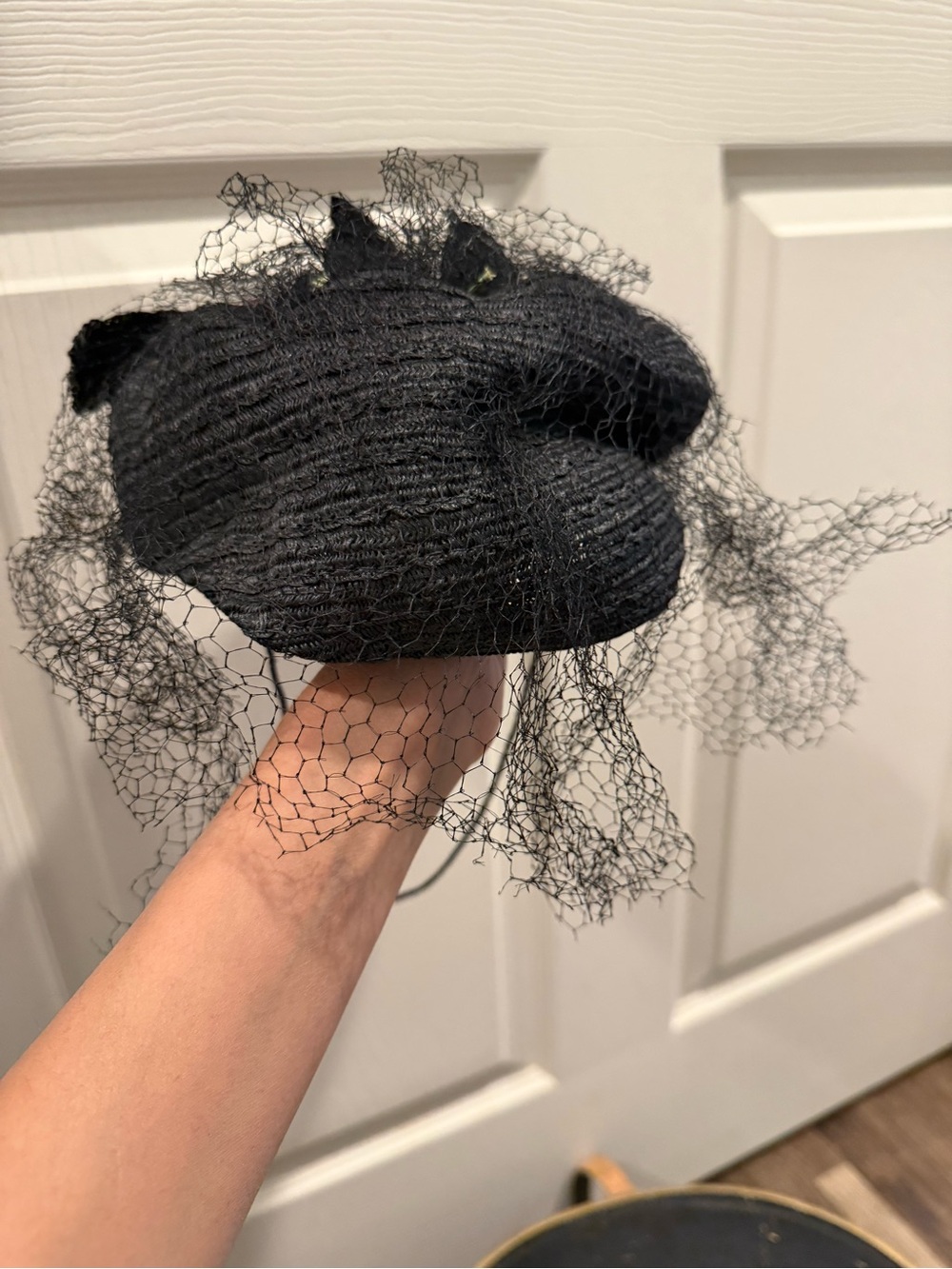 Vintage 1950s era topper hat with veil - Picture 4 of 7